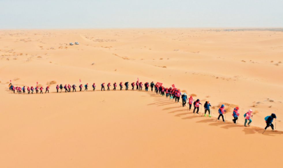 加油干不设限突破2023兔师傅腾格里沙漠徒步训练营举行(图4)