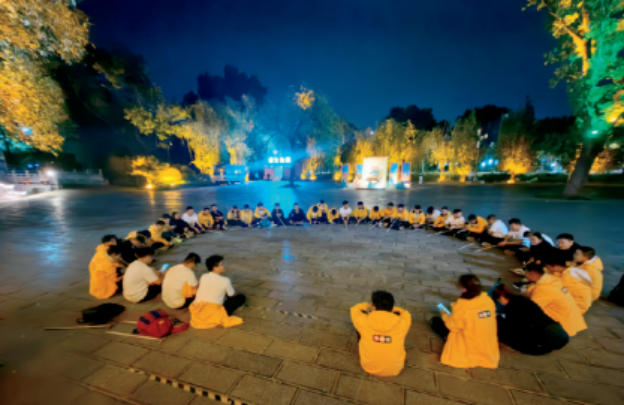 菘高维岳骏极于天—“五年兔师傅人”夜爬峻极峰旅记(图2)